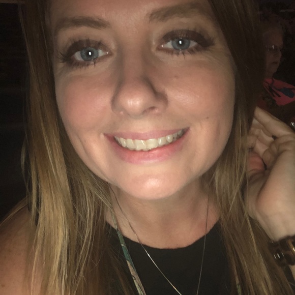 Meet your Posher, Jennifer - Picture 3 of 3